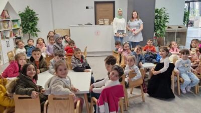 Afyonkarahisar Sandıklı Kütüphanesi, 61'inci Kütüphane Haftası kapsamında minik öğrencileri ağırlayarak