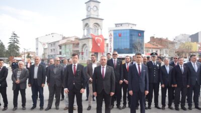 Çay Dörtyol Meydanı'nda çelenk sunma töreniyle başlayan 23 Nisan Ulusal