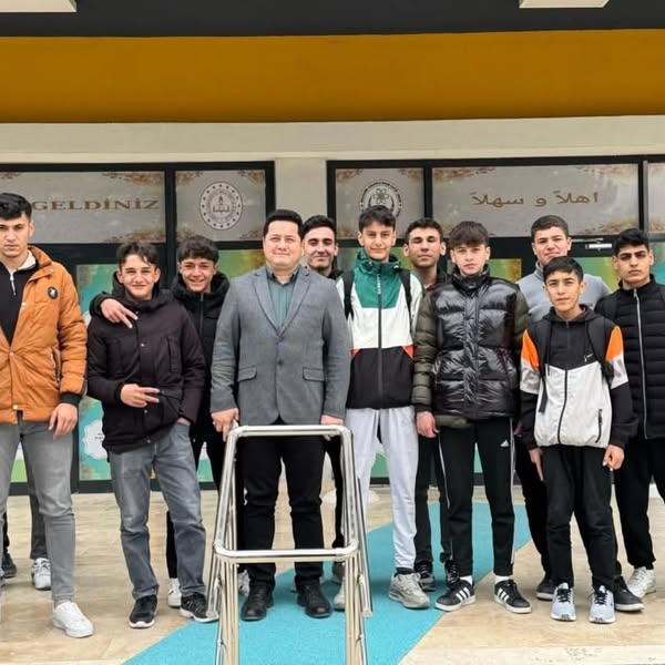 Belediye Başkanı Derviş Aynacı, mezunu olduğu Bolvadin Proje İmam Hatip