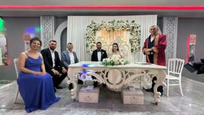 Emirdağ Belediye Başkanı Serkan Koyuncu, belediye çalışanlarından Onur Özberk ile