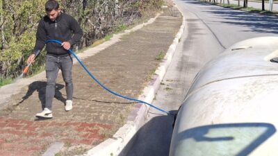Afyonkarahisar’ın Çay ilçesinde tüm cadde ve sokaklarında yabani otlarla mücadele