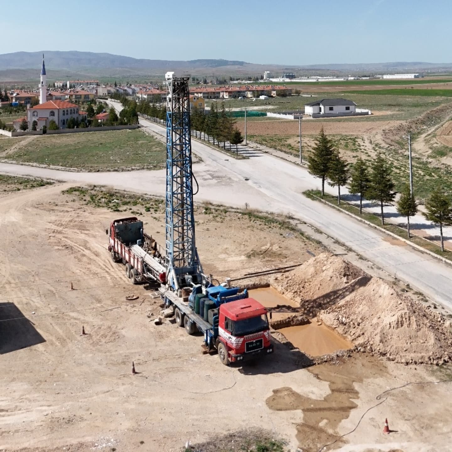 Bolvadin Belediyesi, vatandaşların su kesintileri nedeniyle mağduriyet yaşamaması adına çalışmalarına
