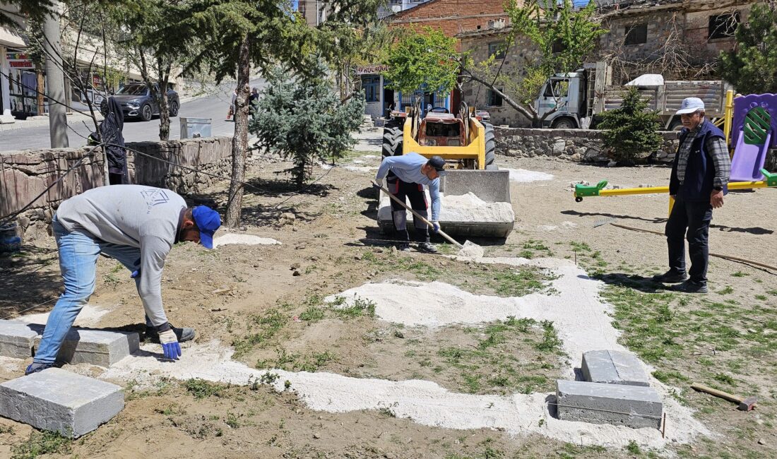 Havaların ısınmasıyla birlikte İscehisar genelinde yeşil alan ve parklarda başlatılan