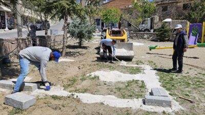 Havaların ısınmasıyla birlikte İscehisar genelinde yeşil alan ve parklarda başlatılan