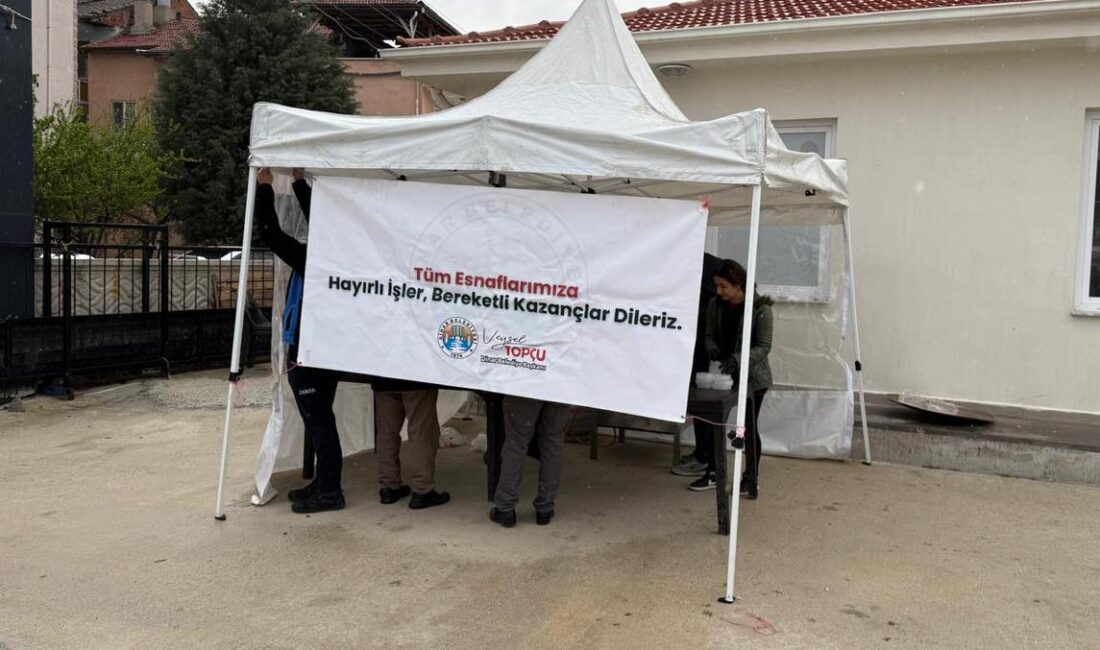Dinar Belediye Başkanı Veysel Topçu’nun talimatıyla başlatılan Salı Pazarı esnaflara