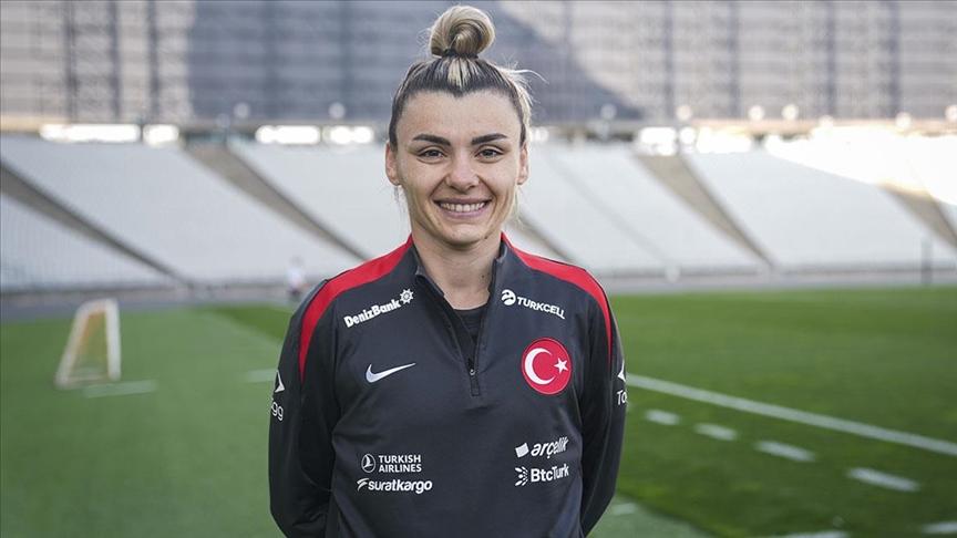 A Milli Kadın Futbol Takımı kalecisi Selda Akgöz, Slovenya ile
