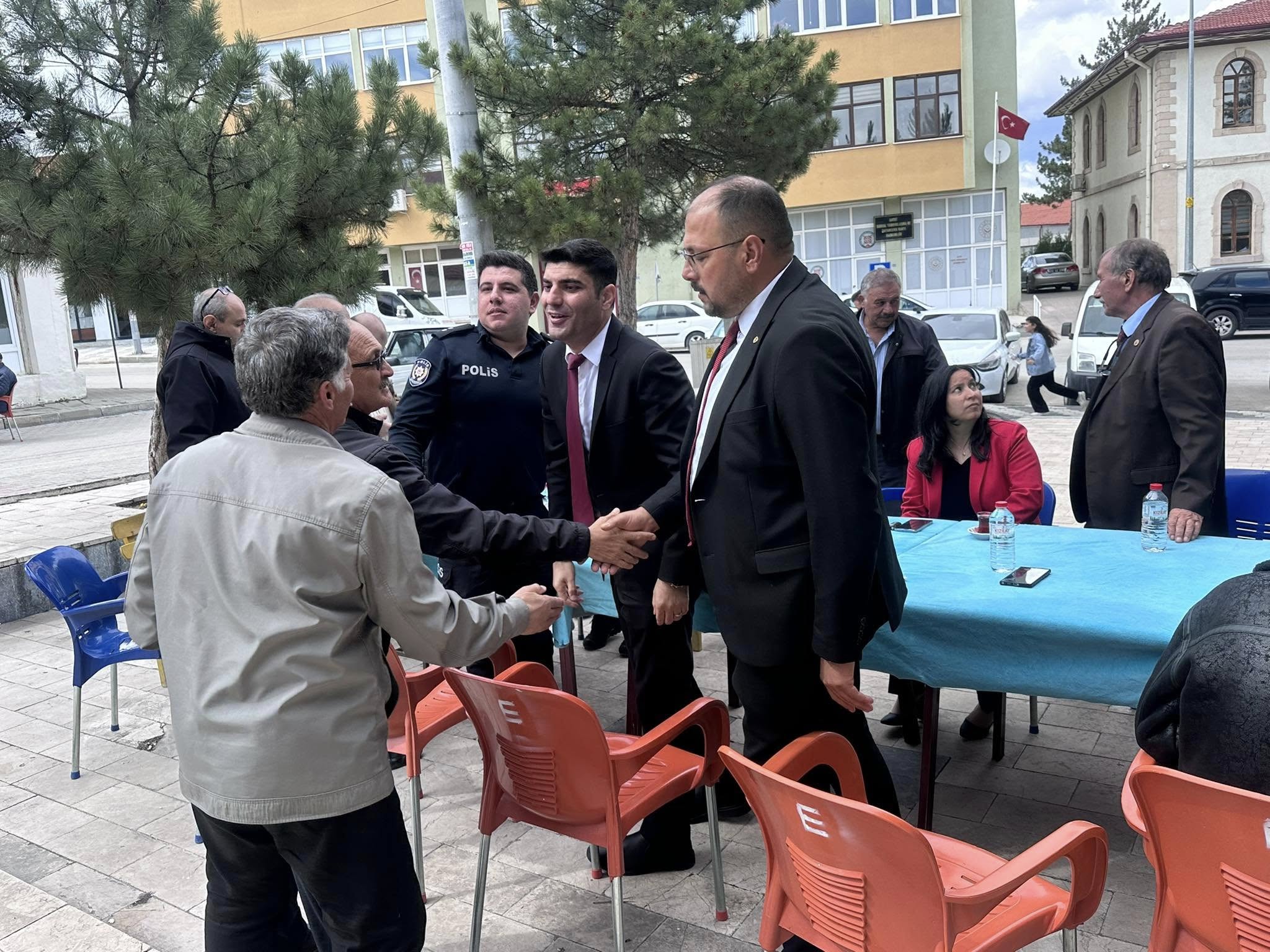 Bayat Belediye Başkanı Halil İbrahim Bodur, İlçe Kaymakamı Osman Emre