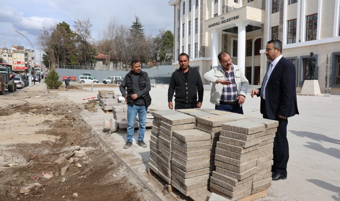 Yeni modern bina inşaatı hızla ilerliyor Sandıklı Belediye Başkanı Adnan Öztaş, ilçeye kazandırılacak Yeni Modern Hizmet