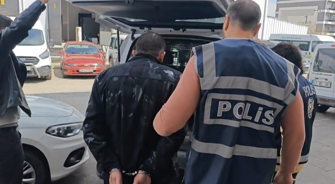 Kütahya’da 54 yıl kesinleşmiş hapis cezası bulunan firari şahıs yakalandı.