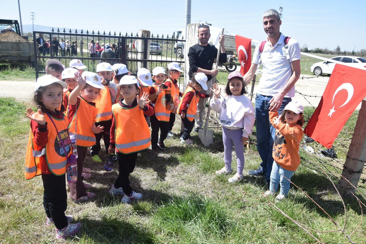 Afyonkarahisar’ın Çay ilçesindeki Ali Kaleli Piknik Alanı’nda ağaçlandırma etkinliği gerçekleştirildi.