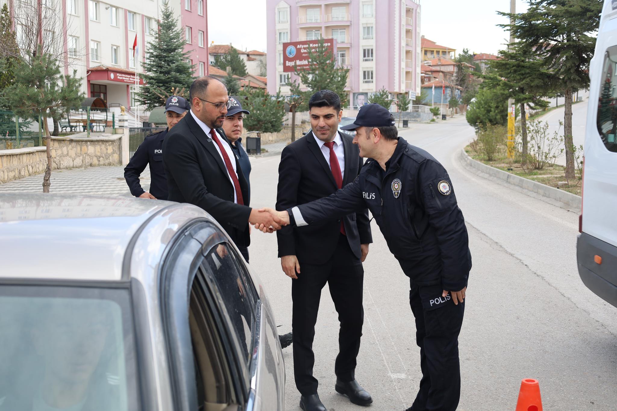 Bayat Belediye Başkanı Halil İbrahim Bodur, İlçe Kaymakamı Osman Emre