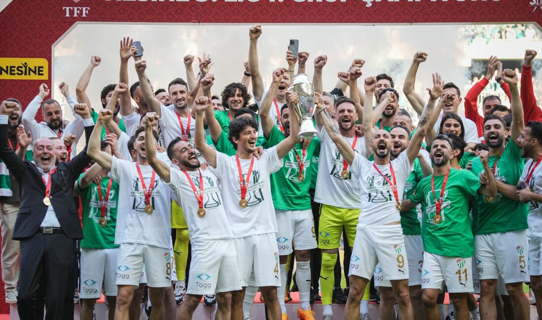 Nesine 3. Lig 1. Grup'ta şampiyonluğu geçen hafta garantileyen Bursaspor,