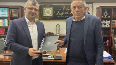 Emirdağ Belediye Başkanı Serkan Koyuncu’yu makamında ziyaret eden iş insanı