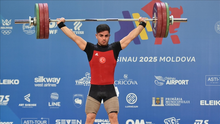 Avrupa Halter Şampiyonası'nda erkekler 67 kiloda mücadele eden milli sporculardan