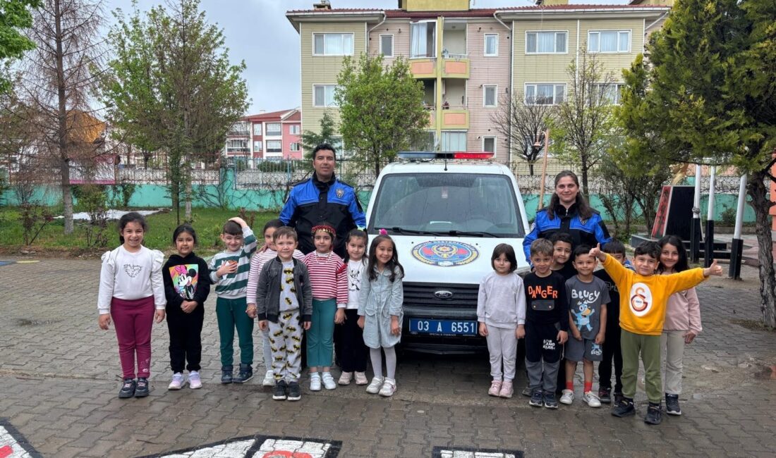 Afyonkarahisar İl Emniyet Müdürlüğü ekipleri öğrencilere yönelik eğitim programlarına devam