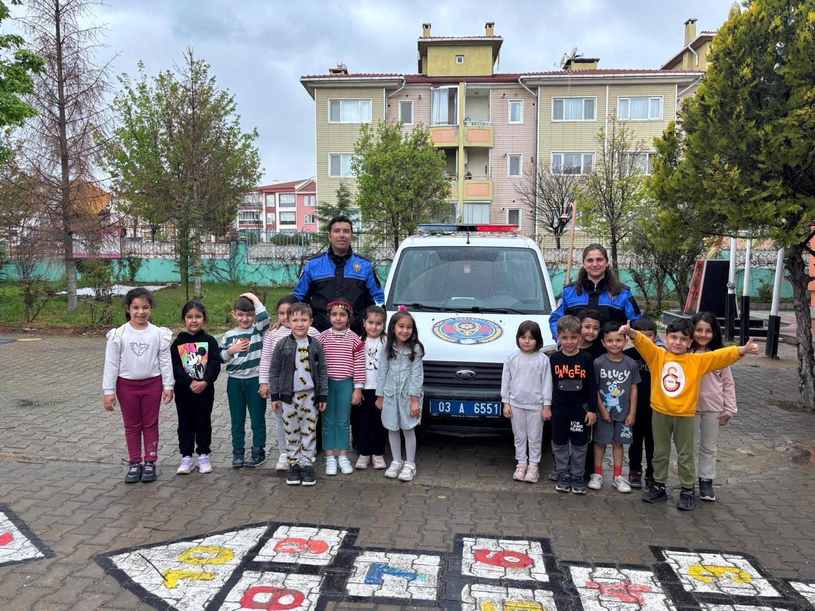 Afyonkarahisar İl Emniyet Müdürlüğü ekipleri öğrencilere yönelik eğitim programlarına devam
