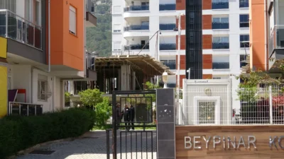 Antalya’nın Konyaaltı ilçesinde yalnız yaşayan 36 yaşındaki Gözde Gökalp, evinde