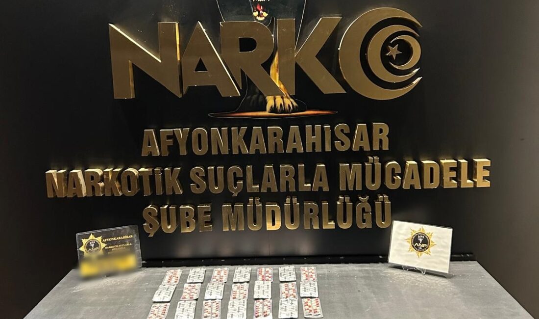 Afyonkarahisar İl Narkotik Suçlarla Mücadele Şube Müdürlüğü görevlilerince sokak satıcılarına