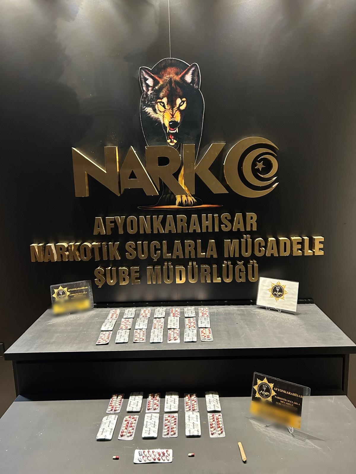Afyonkarahisar İl Narkotik Suçlarla Mücadele Şube Müdürlüğü görevlilerince sokak satıcılarına
