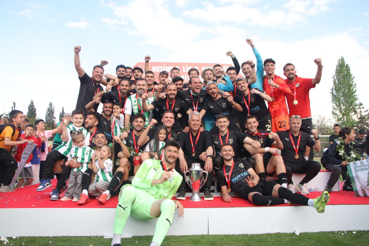 TFF 3. Lig 2. Grup’ta sezonu şampiyon tamamlayan Muğlaspor, sahasında