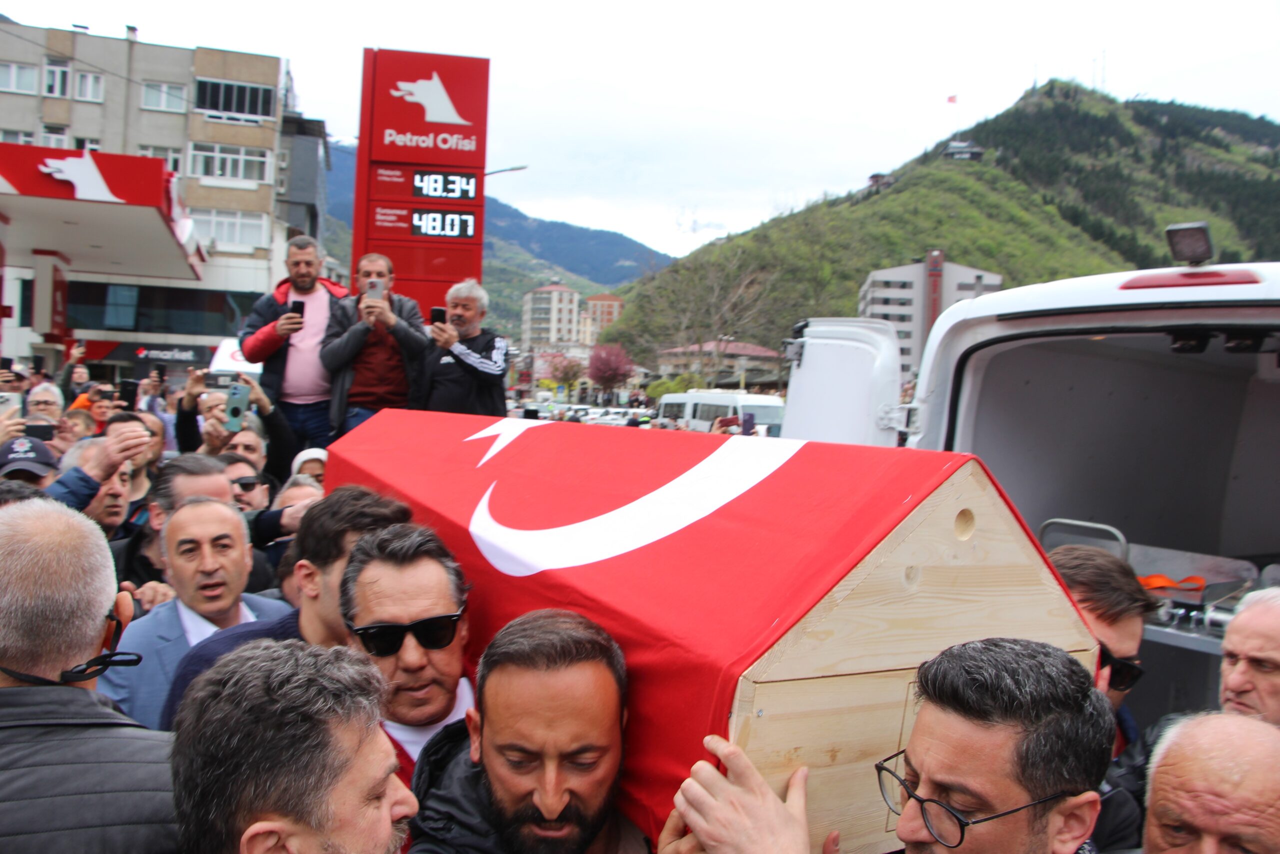 KKTC’de verdiği konser sırasında fenalaşarak hastaneye kaldırılan ve burada hayatını