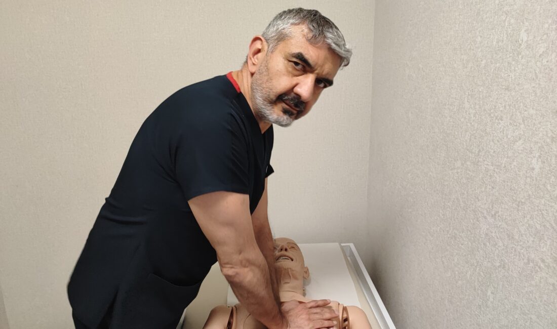 Kardiyoloji Uzmanı Prof. Dr. Onur Akpınar, temel yaşam desteğinin herkes