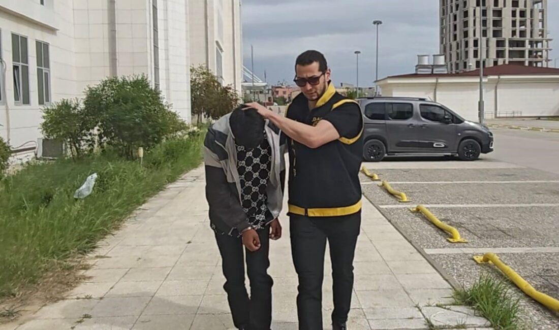 Adana'da 18 yaşındaki genç, 16 yaşındaki kız arkadaşını rahatsız ettiğini