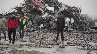 Bursa'nın Nilüfer ilçesinde bulunan geri dönüşüm tesisinde patlama meydana geldi.