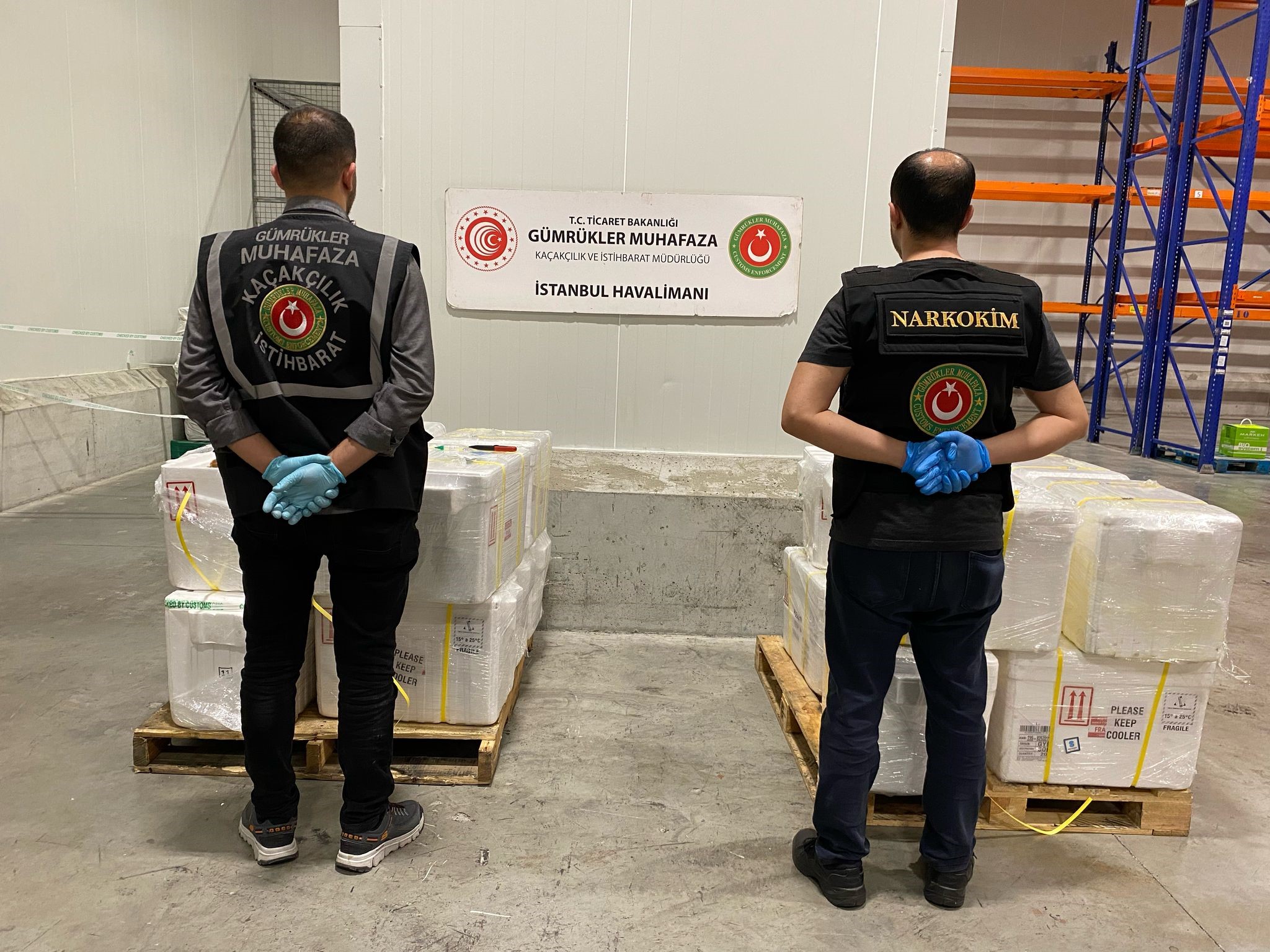 Ticaret Bakanlığı Gümrükler Muhafaza Posta/Kargo NARKOKİM Ekipleri’nin İstanbul Havalimanı-Kargo-Eşya bölümünde