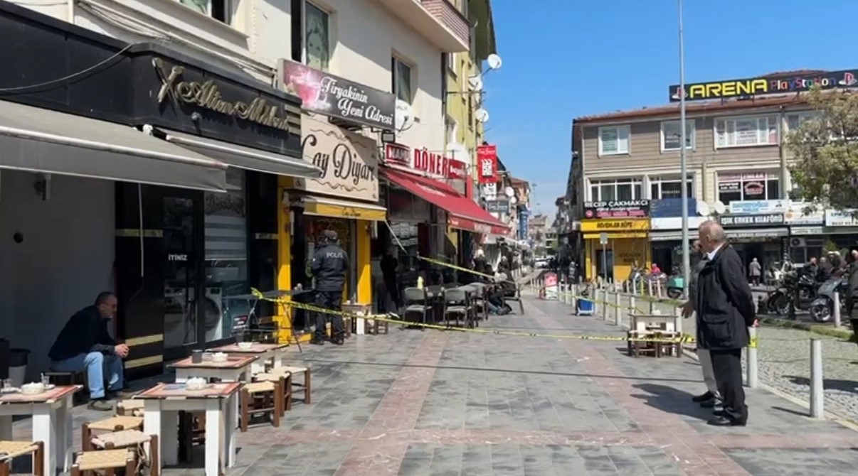 Düzce'de bir kişi işlettiği çay ocağında başından silahla vurulmuş halde