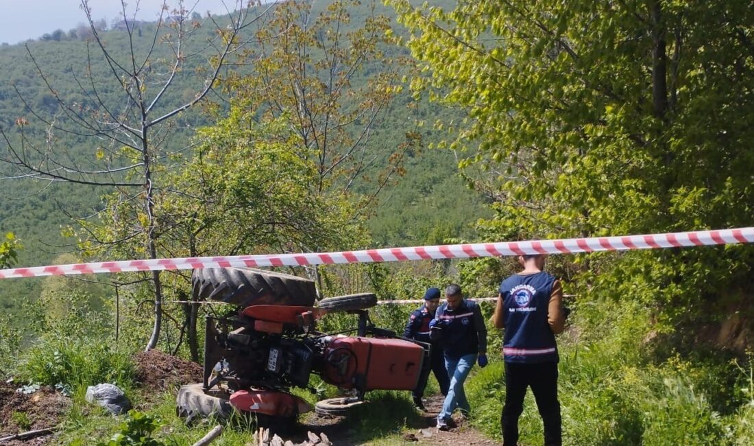 Sakarya'nın Kocaali ilçesinde devrilen traktörün altında kalan 85 yaşındaki adam,