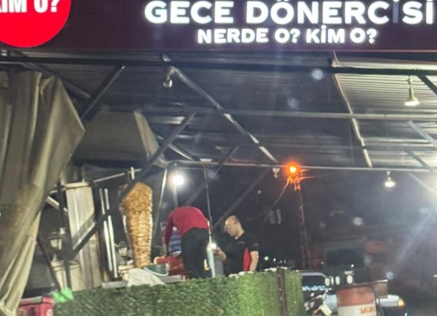 Adana'da pişmiş tavuğun üzerine çiğ tavuk taktığı tespit edilen fenomen