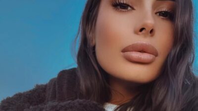 Sakarya'nın Serdivan ilçesinde yaşayan 30 yaşındaki dansçı, arkadaşları tarafından evinde