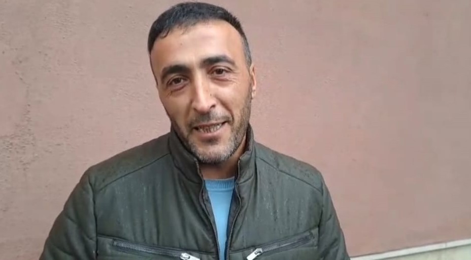 Trabzon'un Araklı ilçesinde kış uykusundan uyanan ayıların karınlarını doyurmak için