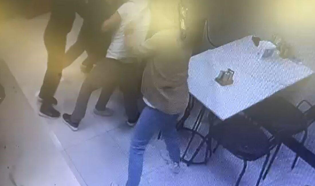 Avcılar’da bir grubun saldırısına uğrayan 19 yaşındaki genç, sığındığı işletmede