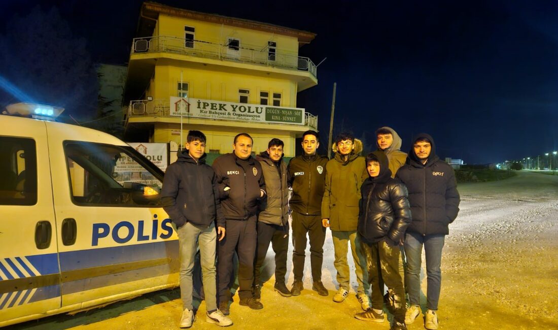 Kavga ihbarına giden çarşı ve mahalle bekçilerine pastalı kutlama Afyonkarahisar’ın Bolvadin ilçesinde kavga ihbarına giden çarşı ve mahalle bekçileri,