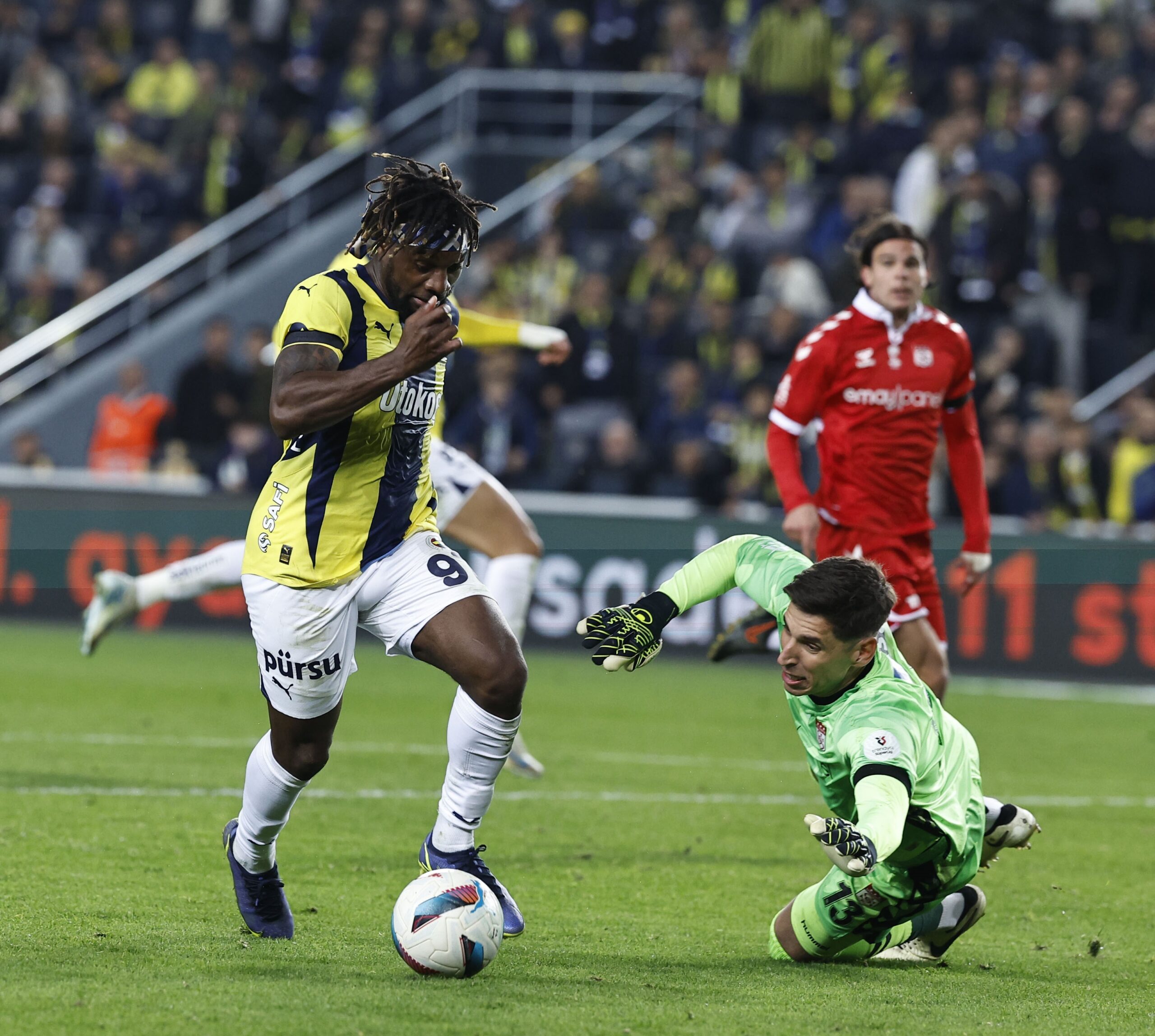 Sivasspor ile Fenerbahçe arasındaki maçlar bol gollü geçiyor. İki takım