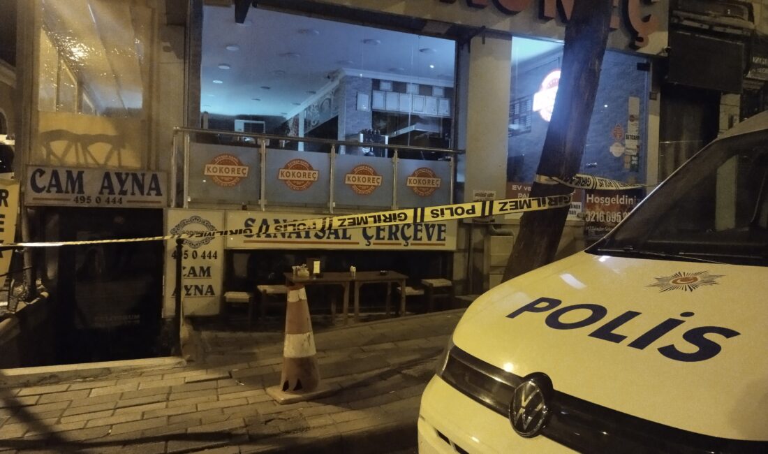 Üsküdar’da komşu tartışması cinayetle sonuçlandı: 1 ölü Üsküdar'da komşular arasında "çöp atma" meselesi nedeniyle başlayan tartışma bıçaklı