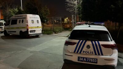 İstanbul Küçükçekmece’de boş arazide çürümüş halde erkek cesedi bulundu. Ceset,