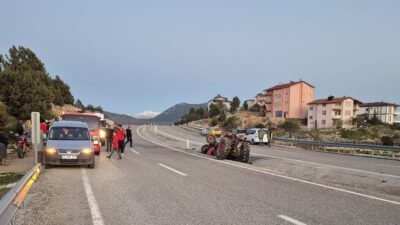 Konya’nın Beyşehir ilçesinde hareket halindeki bir traktörün gövdesinden ikiye ayrılması