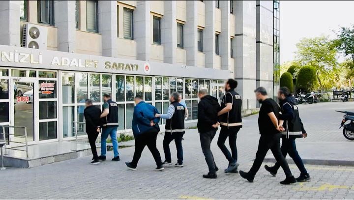 Denizli’de kredi kartı komisyoncularına operasyon düzenlendi Denizli İl Emniyet Müdürlüğü tarafından tefecilik suçunun önlenmesine yönelik yapılan