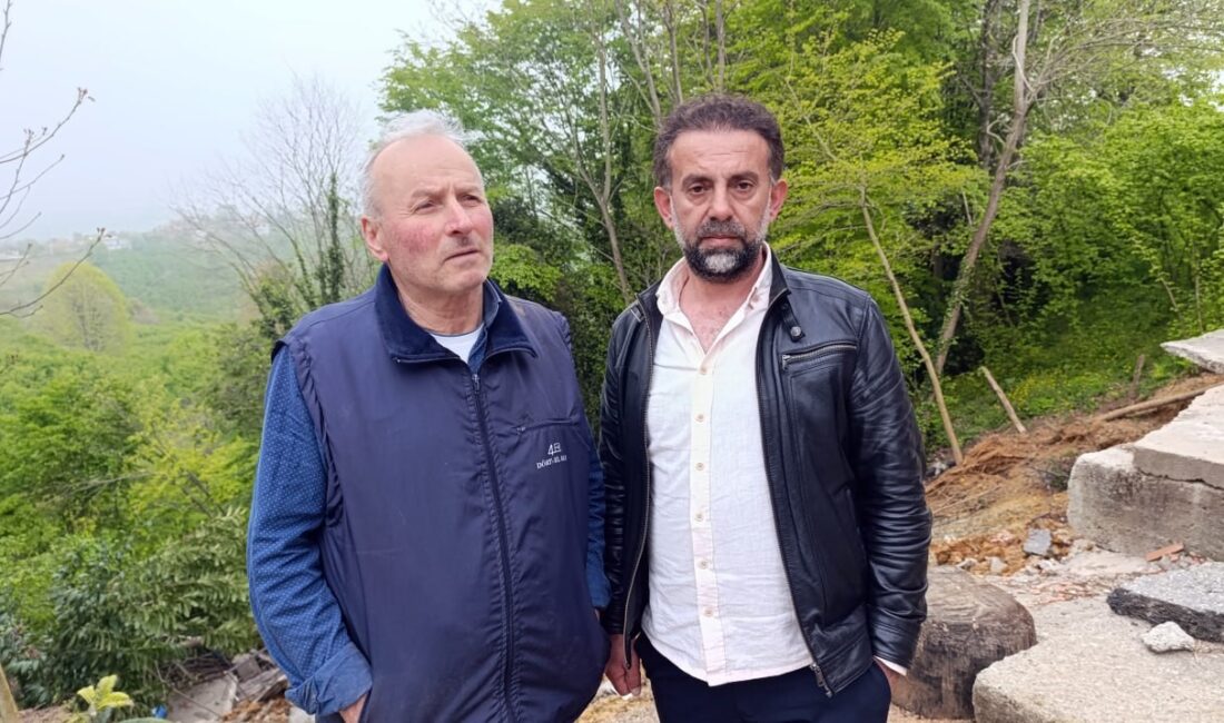Sakarya'nın Karasu ilçesinde sabah saatlerinde meydana gelen toprak kayması neticesinde