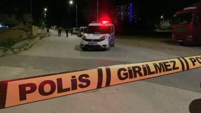 Karaman'da 2 kişi arasında çıkan bıçaklı kavgada yaralanan kişi, aracıyla