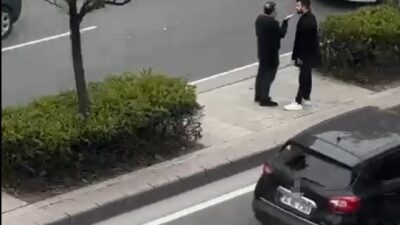 Esenyurt'ta baba oğul arasında çıkan tartışma kavgaya dönüştü. Babanın, oğlunun