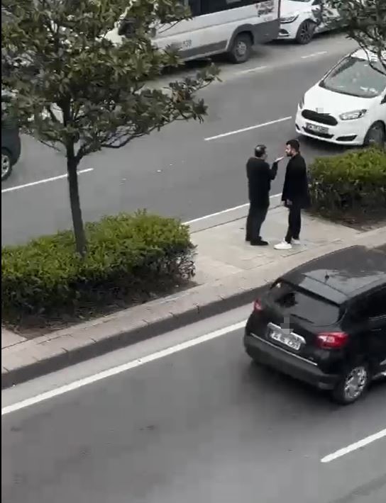 Esenyurt'ta baba oğul arasında çıkan tartışma kavgaya dönüştü. Babanın, oğlunun