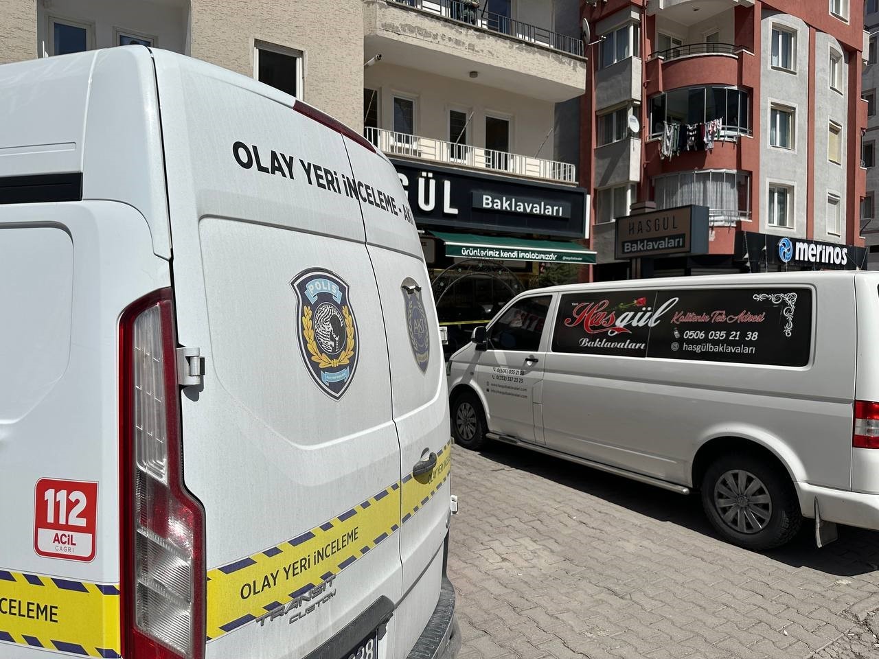  Kayseri'nin Kocasinan ilçesinde alışveriş yaptığı sırada husumetlisi tarafından tabancayla vurularak