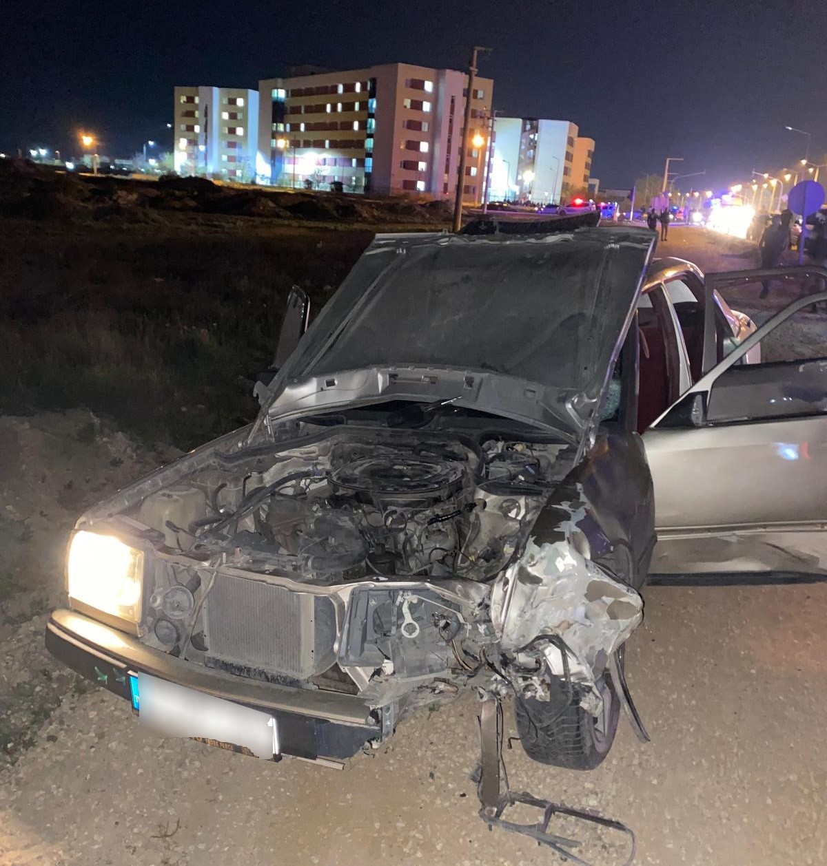 Afyonkarahisar’da meydana gelen feci trafik kazasında otomobil ile motosikletin çarpışması