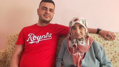  İzmir’in Ödemiş ilçesinde yaşayan 79 yaşındaki Gülizar Dağlı, kişisel bilgilerinin