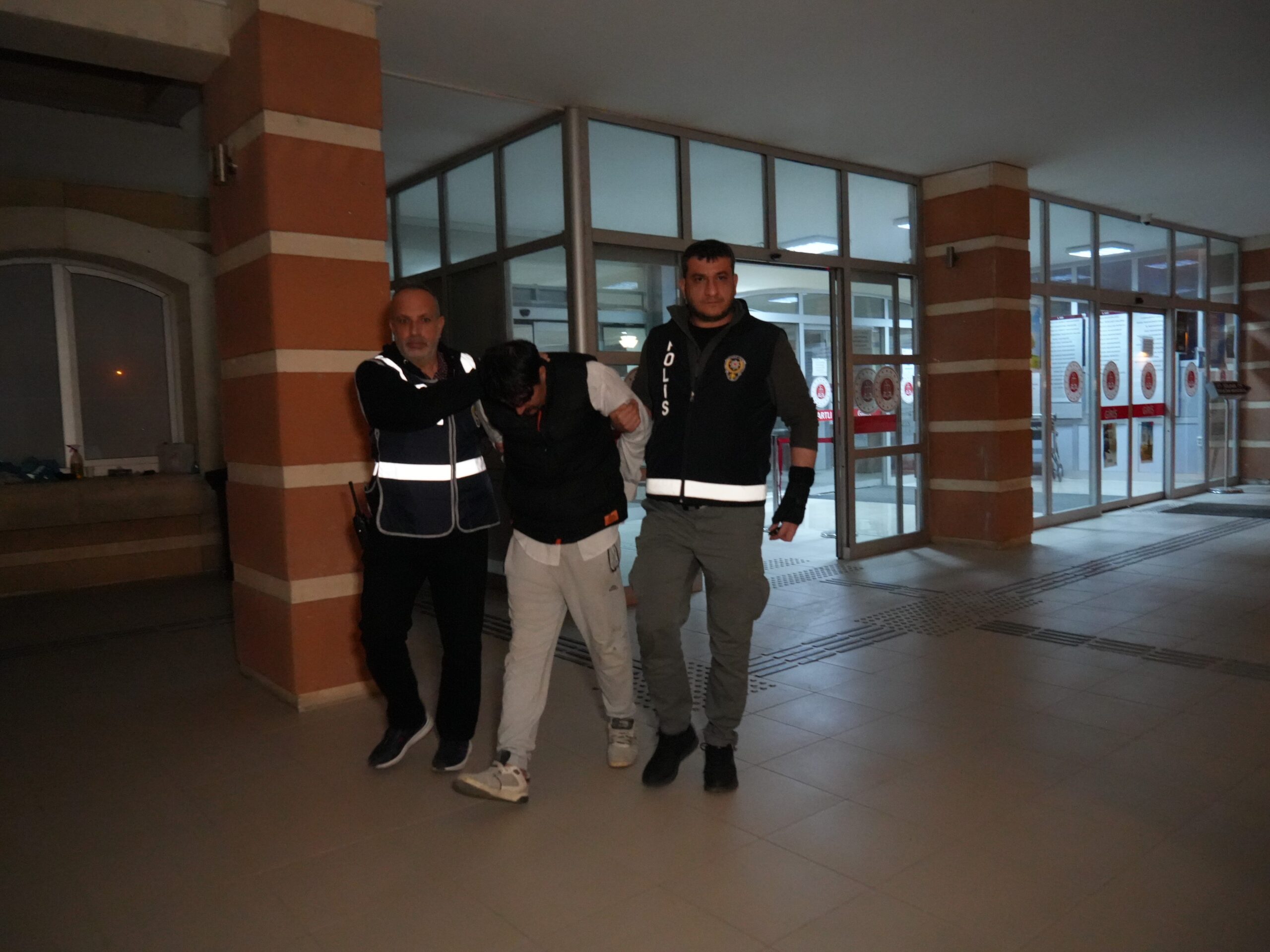 Kastamonu’da 8 aylık hamile eşini öldürdükten sonra, cesediyle 10 günden
