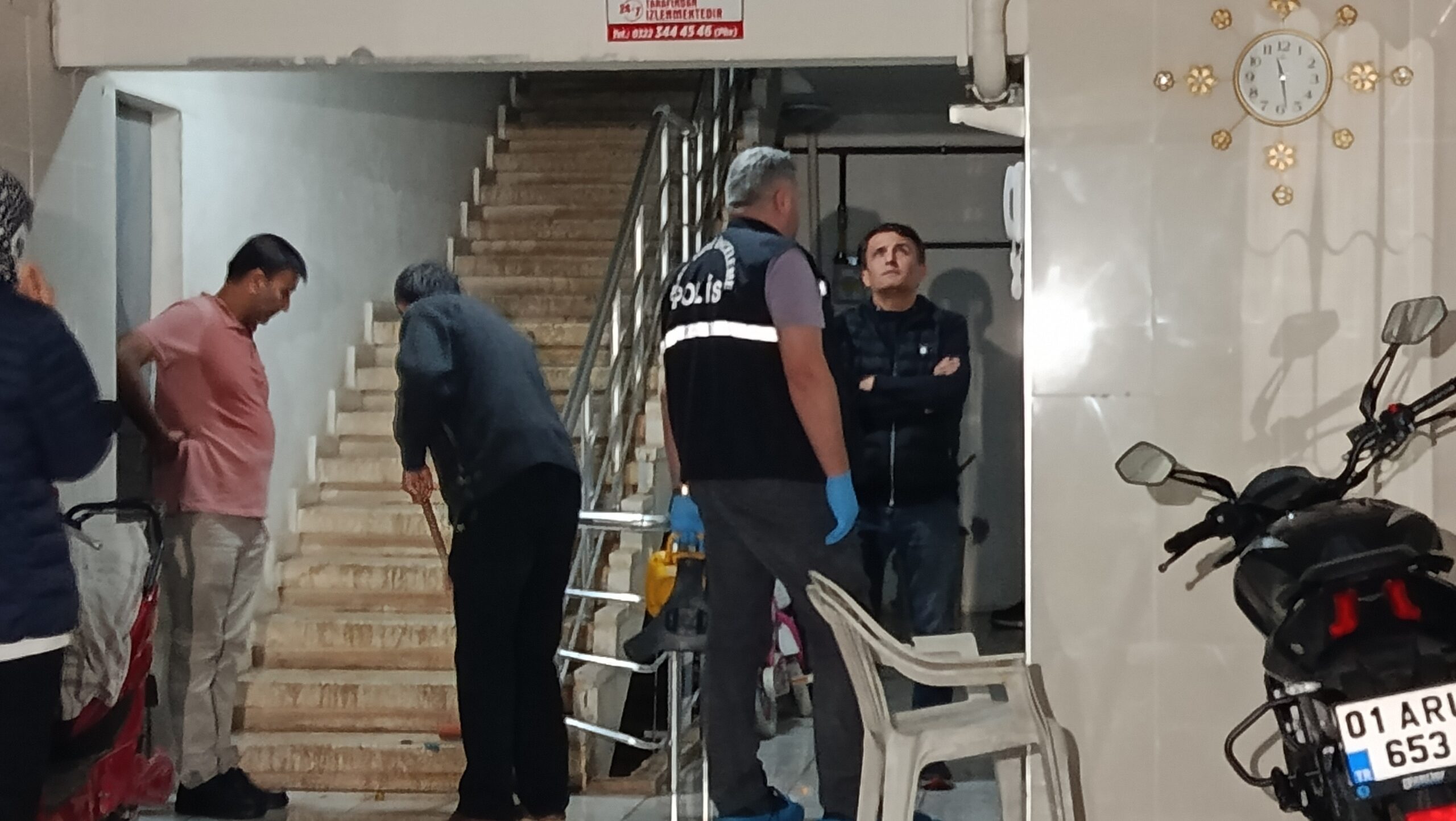 Adana’nın Çukurova ilçesinde bir apartman dairesinde çıkan yangın, korkunç bir
